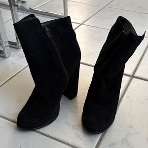 Elegant Black Heeled Boots